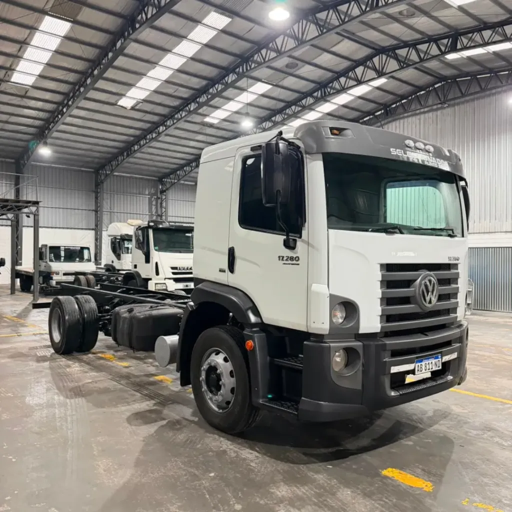 VOLKSWAGEN 17.280 LR CAB DORMITORIO CHASIS